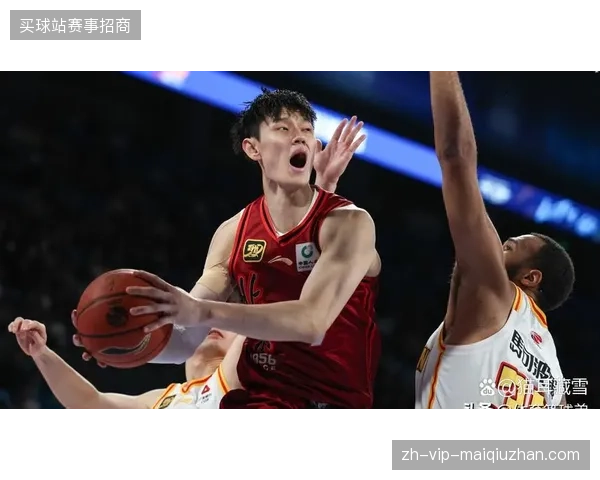 曾凡博凭借其海外经验与全能锋线技术，被广泛视为2026年CBA选秀状元的最大热门
